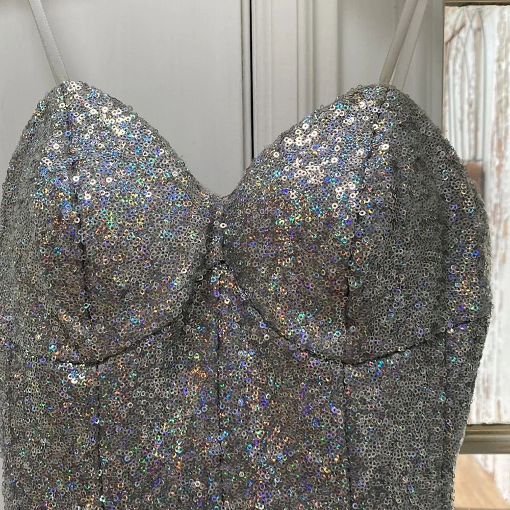 Size 3/4 party dress. - Picture 3 of 10